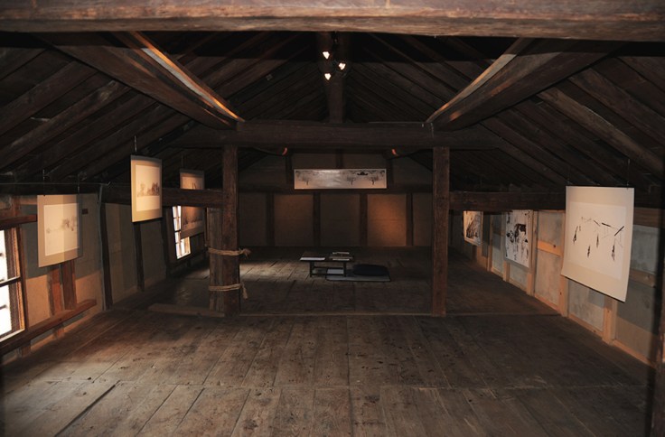 Exhibition space in rice Kura with Link exhibition installed, photo and permission Su Grierson